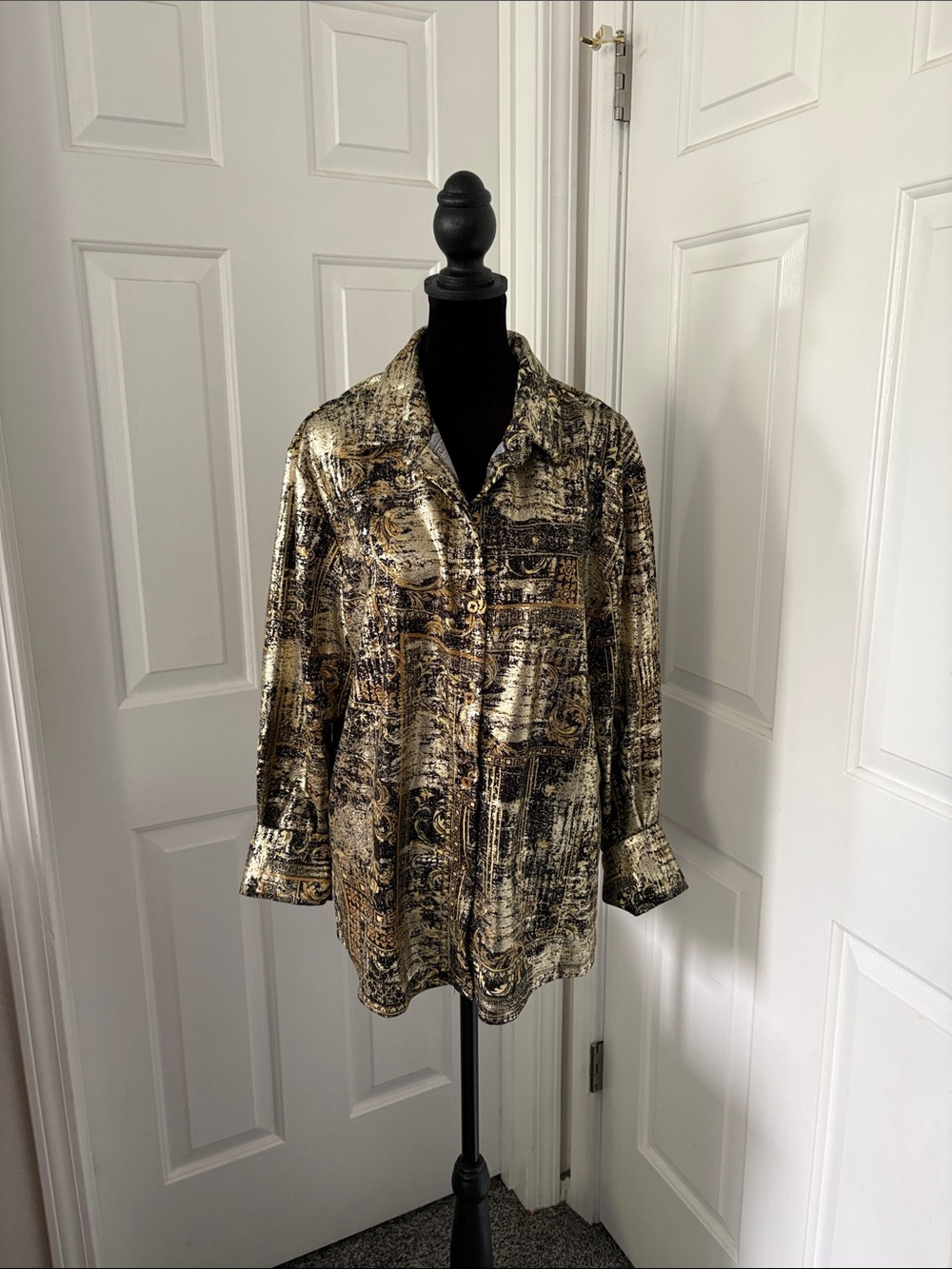 Parker & Quinn Woven Metallic Print Long Sleeve Button-Up Shirt - Gold/Black